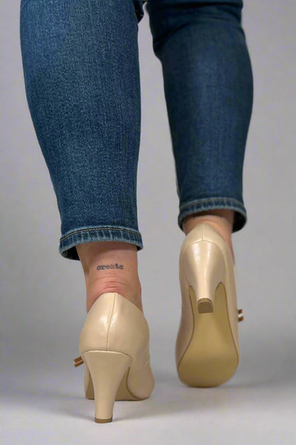 Bequeme und modische orthopädische Sommer Heels