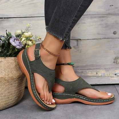 Modische und stützende orthopädische Wintersandalen