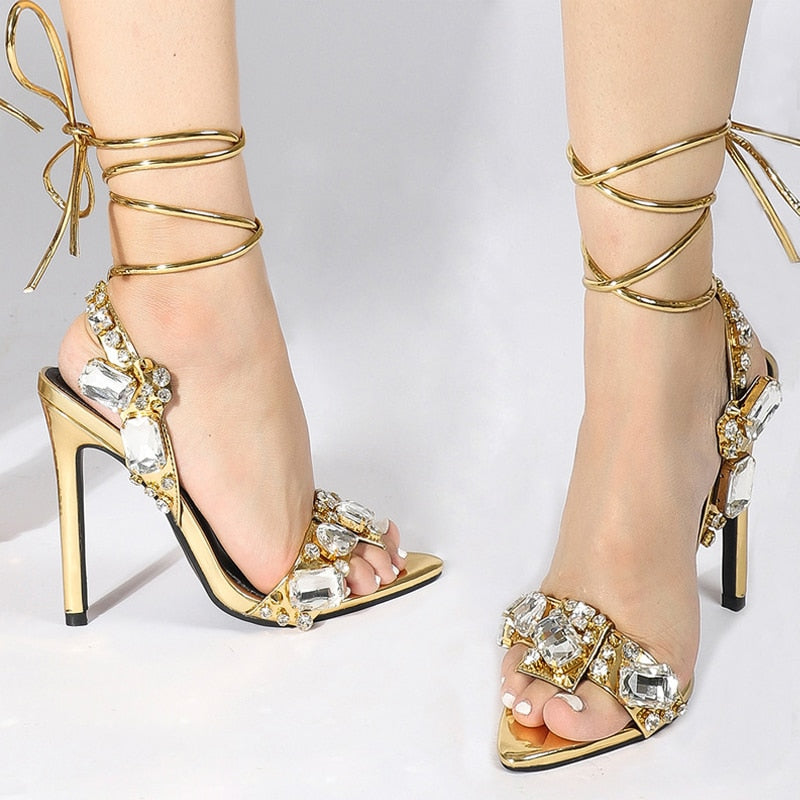 Bequeme und modische orthopädische Sommersandalen