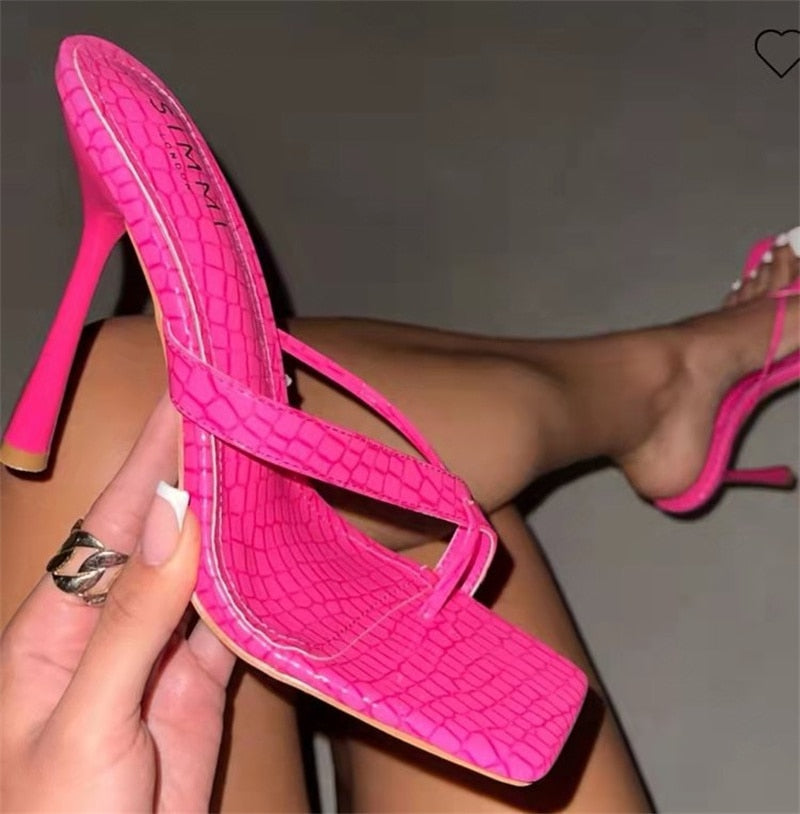 Stützende und trendige orthopädische Sommersandalen