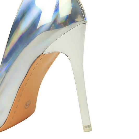 Elegante und detailreiche unterstützende Sommerschuhe