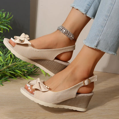 Elegante und detaillierte stützende Wintersandalen