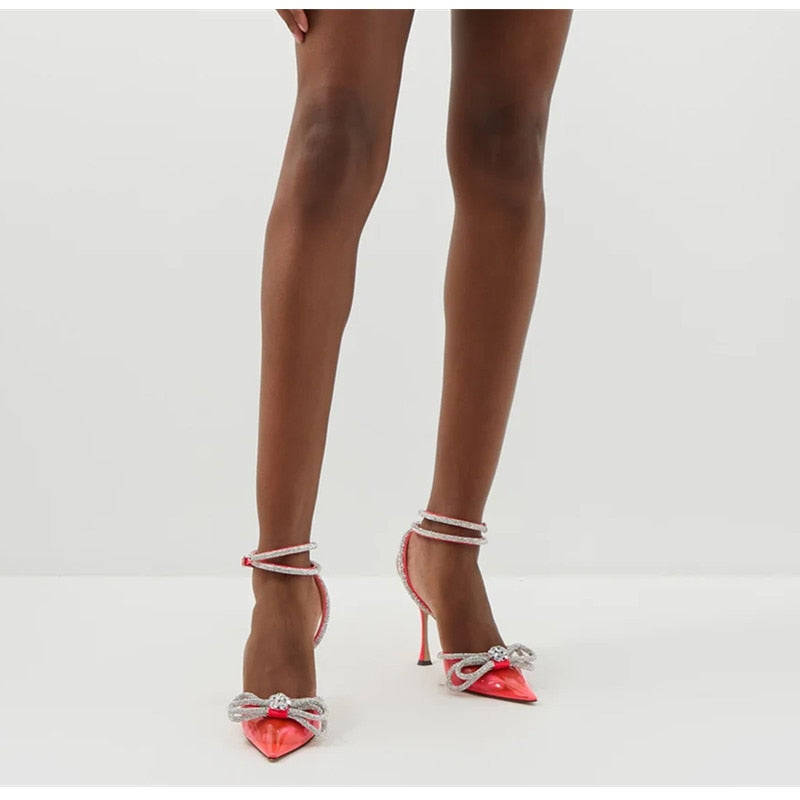 Unterstützende und modische orthopädische Sommerschuhe