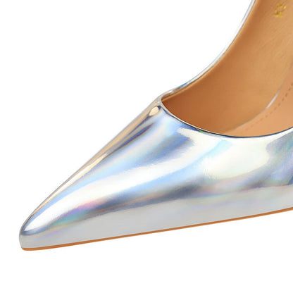 Elegante und detailreiche unterstützende Sommerschuhe