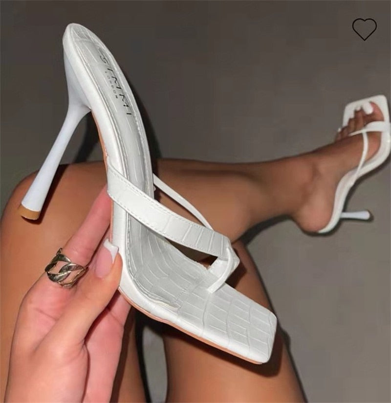 Stützende und trendige orthopädische Sommersandalen
