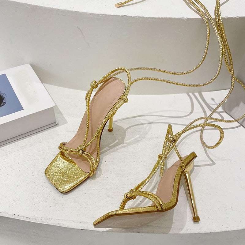 Stylische und stützende orthopädische Sommer Heels