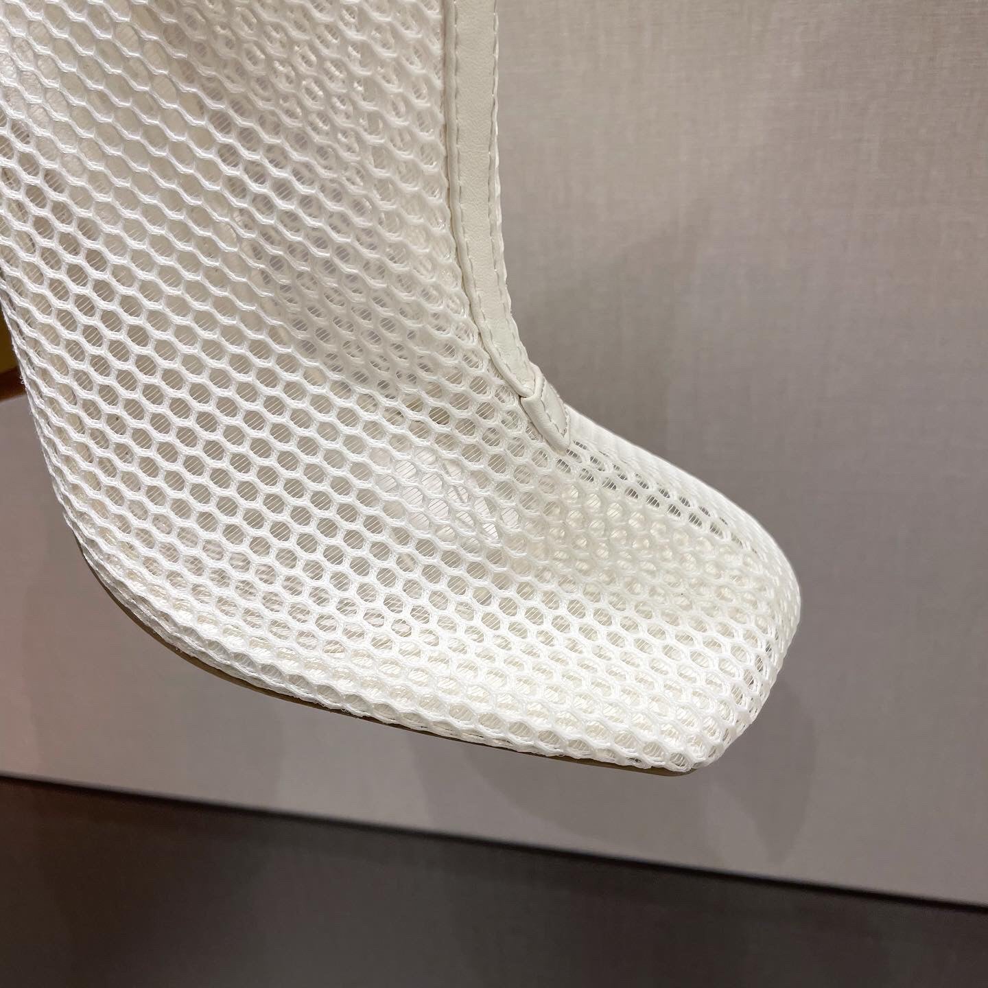 Maßgeschneiderte und bequeme orthopädische Sommerschuhe