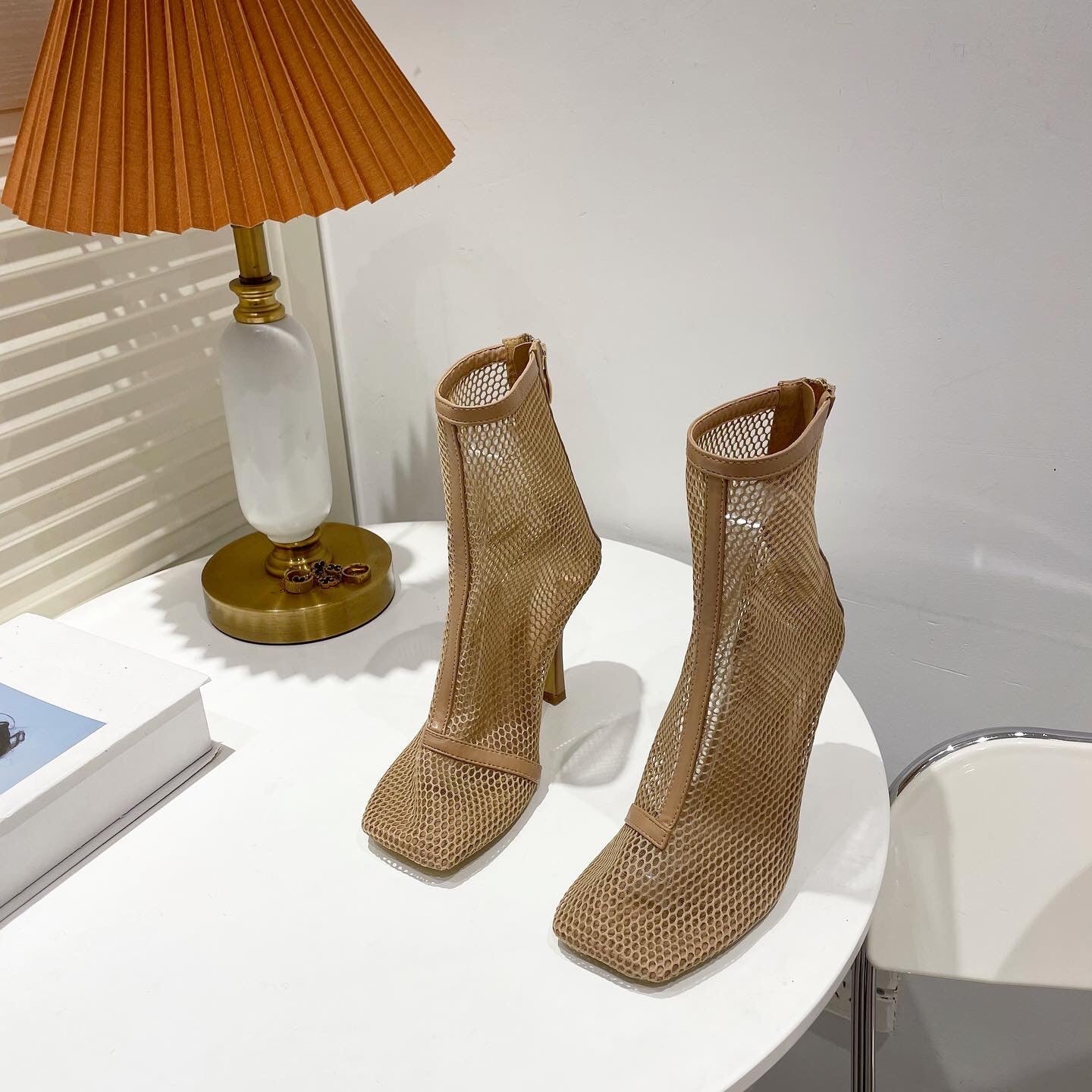 Maßgeschneiderte und bequeme orthopädische Sommerschuhe