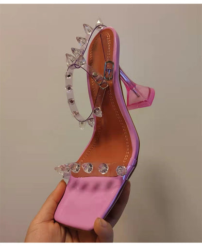 Modische und stützende orthopädische Sommerschuhe