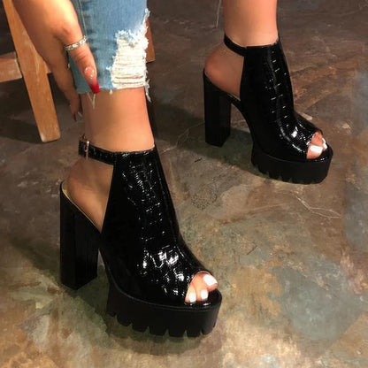 Unterstützende orthopädische Sommer-Heels