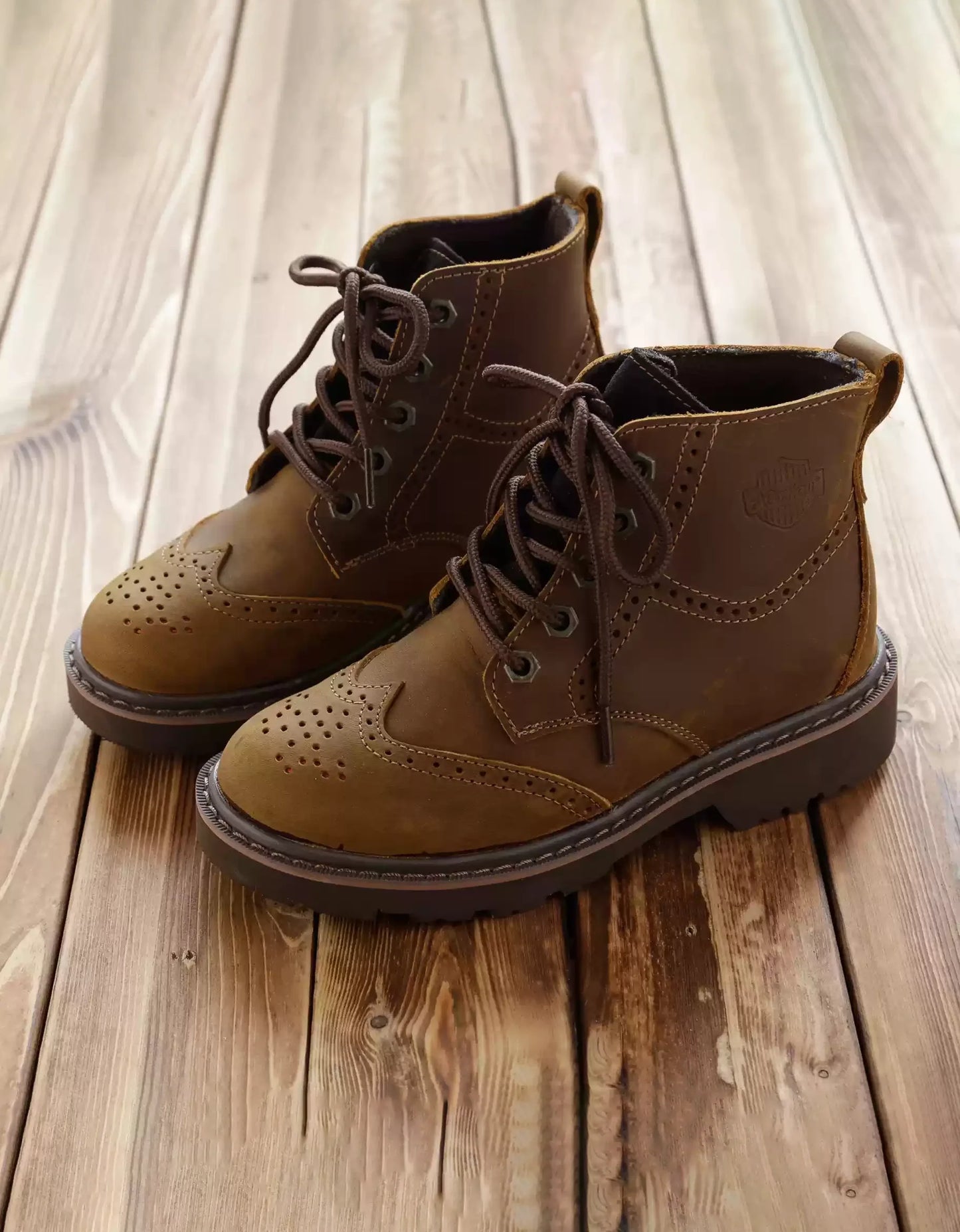 Stützende und trendige orthopädische Winterstiefel
