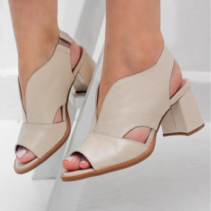 Moderne und stützende orthopädische Wintersandalen