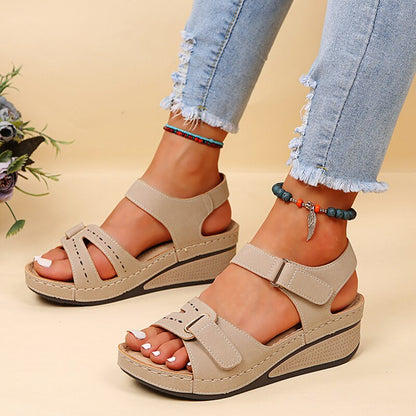 Stützende und trendige orthopädische Wintersandalen
