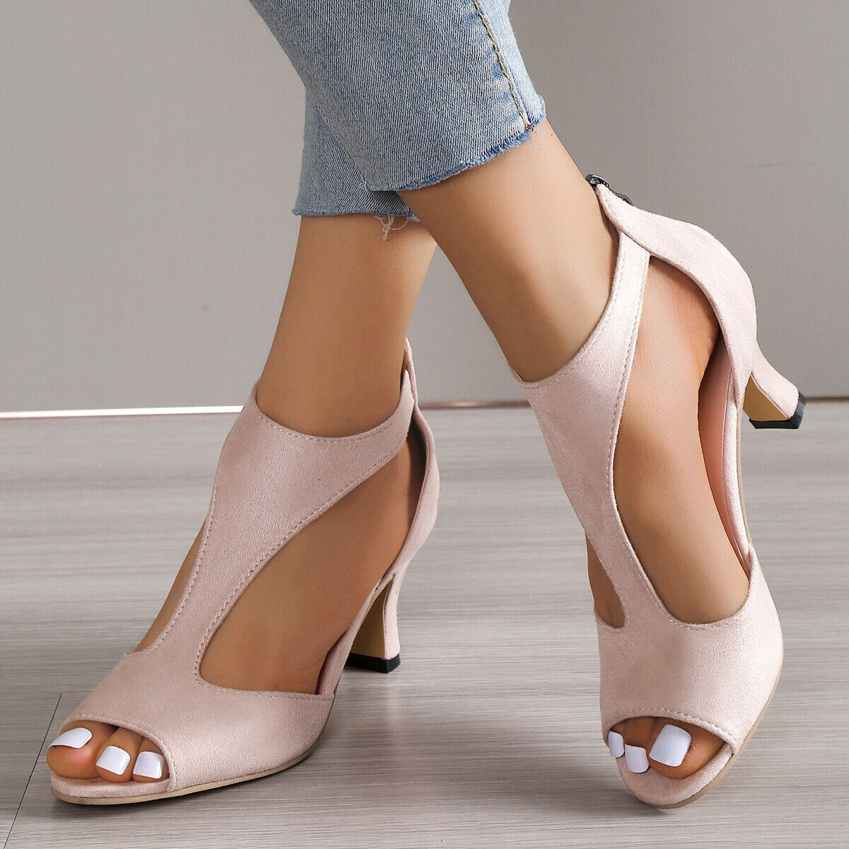 Modische und stützende orthopädische Wintersandalen