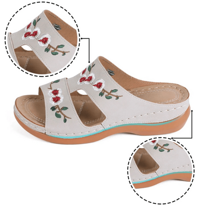 Moderne und stützende orthopädische Wintersandalen