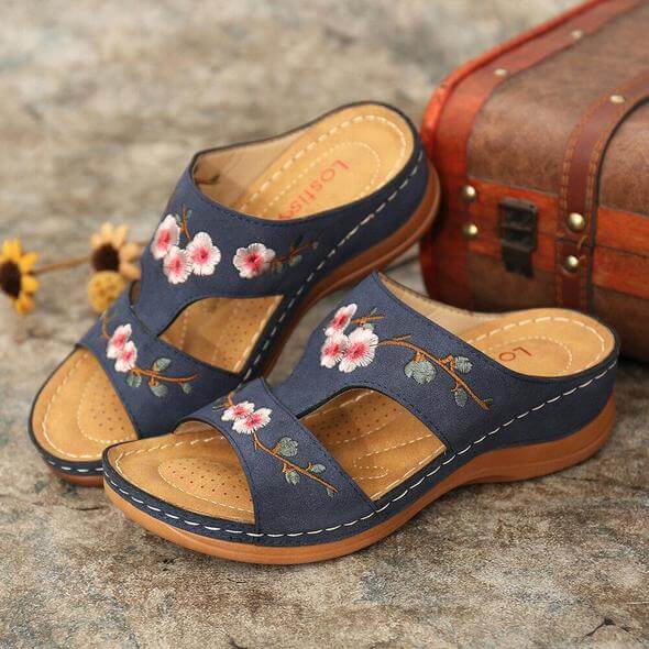 Moderne und stützende orthopädische Wintersandalen