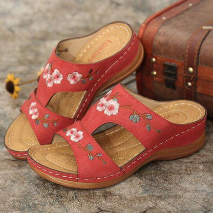 Moderne und stützende orthopädische Wintersandalen