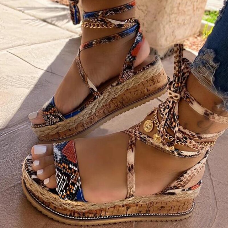 Bequeme und haltbare orthopädische Wintersandalen