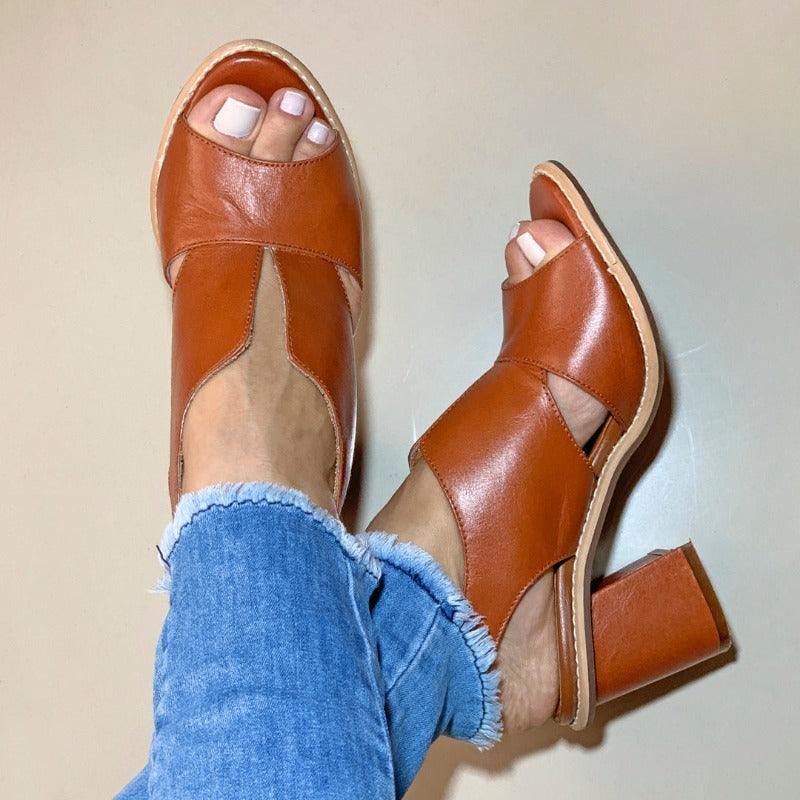 Moderne und stützende orthopädische Wintersandalen