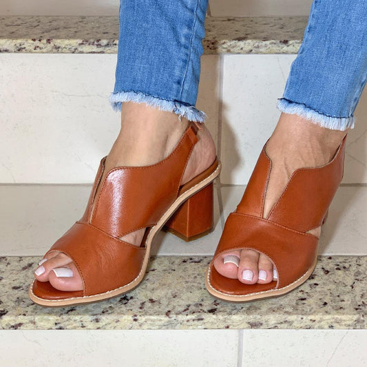 Moderne und stützende orthopädische Wintersandalen