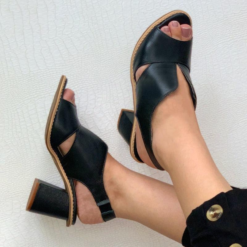 Moderne und stützende orthopädische Wintersandalen