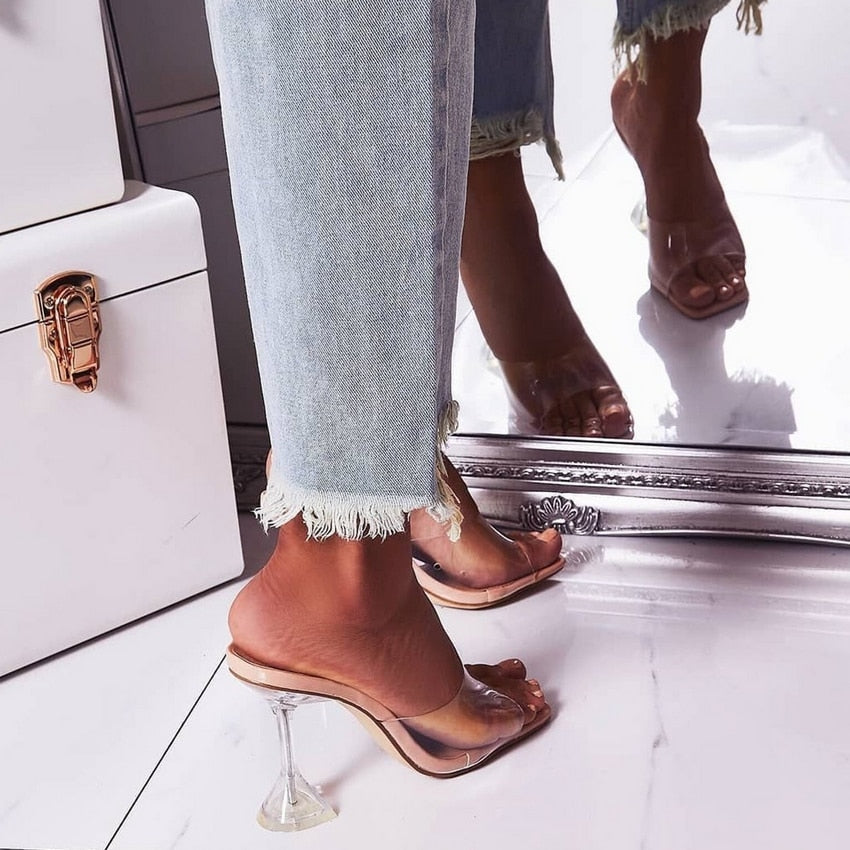 Bequeme und modische orthopädische Sommer Heels