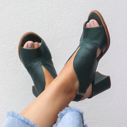 Moderne und stützende orthopädische Wintersandalen